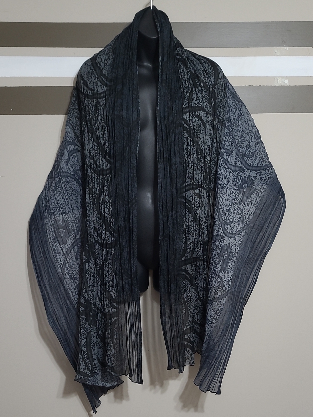 Black & Grey Semi-Sheer Floral/Paisley Patterned Lightweight Shawl Scarf O/S